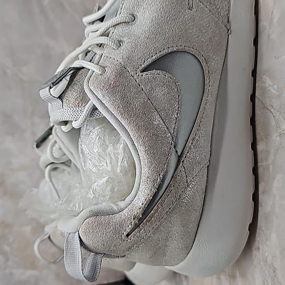 Silver/white shiny Nikes - Picture 5 of 9